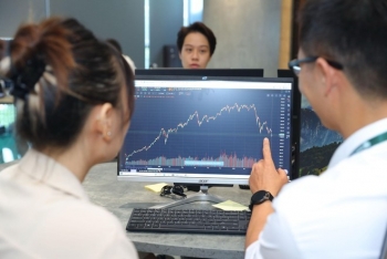 Chứng khoán ngày 9/5: Giao dịch giằng co, VN-Index giảm điểm nhẹ phiên cuối tuần