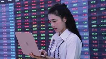 Chứng khoán hôm nay (18/10): VN-Index quay lại điều chỉnh giảm nhẹ trong phiên giao dịch cuối tuần