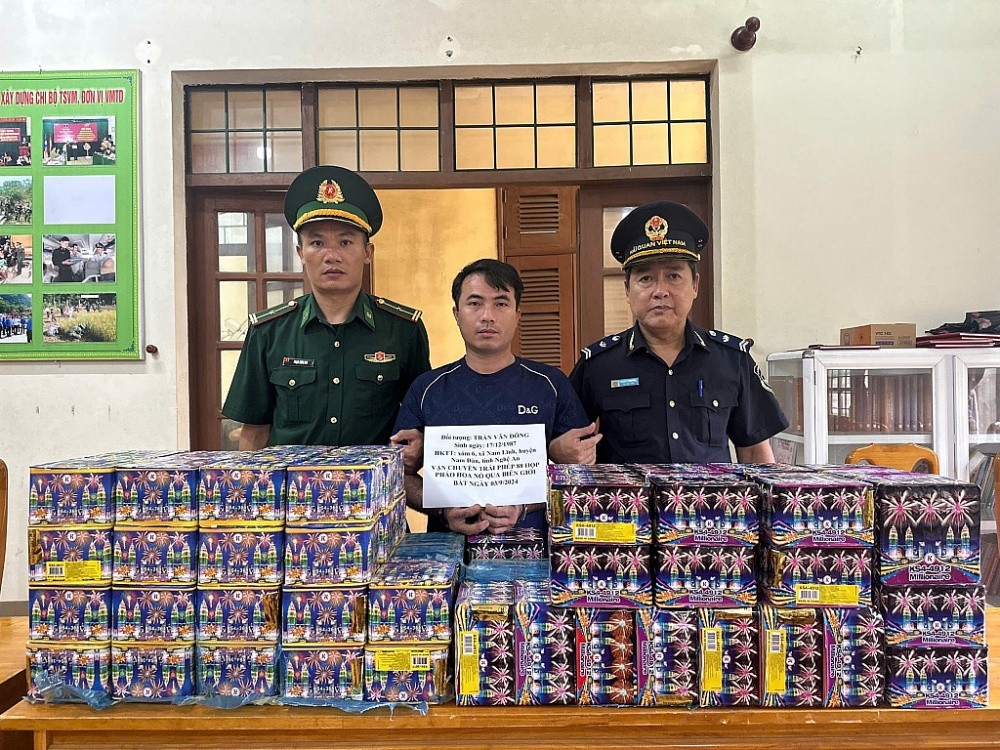 1 tạ pháo nổ khi nhập cảnh qua cửa khẩu Cha Lo