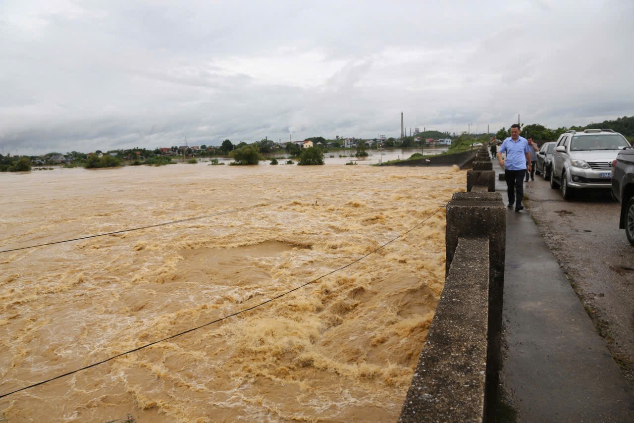 Phó Thủ tướng Hồ Đức Phớc thị sát công tác phòng, chống bão lụt tại Thái Nguyên