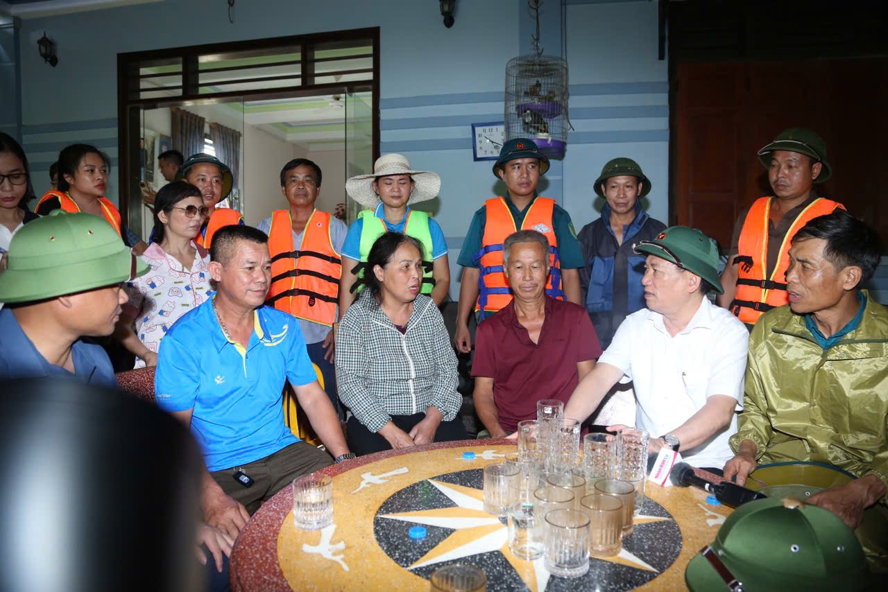 Phó Thủ tướng Hồ Đức Phớc thị sát công tác phòng, chống bão lụt tại Thái Nguyên