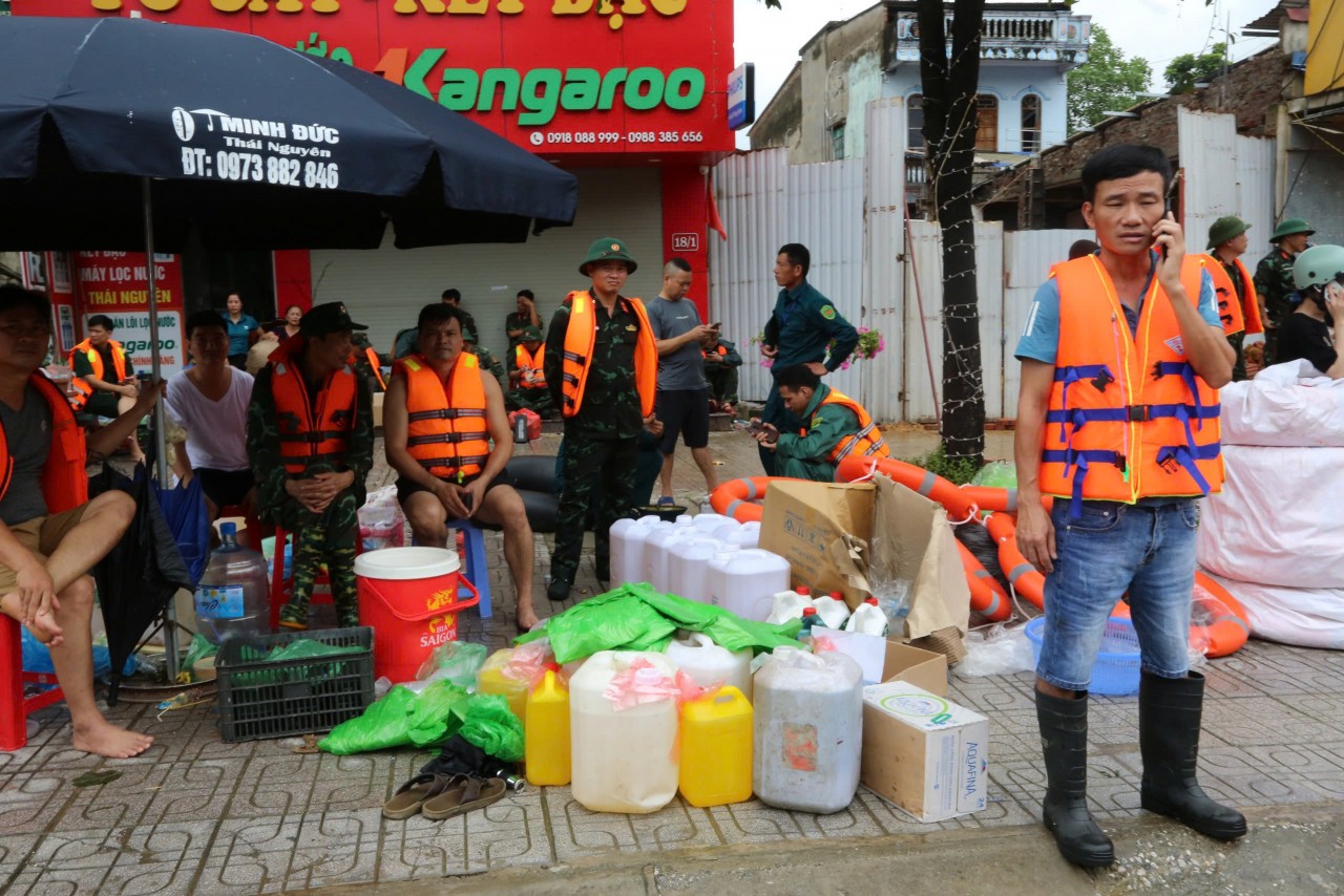 Phó Thủ tướng Hồ Đức Phớc: Không để xảy ra tình trạng thiếu lương thực tới bà con vùng thiên tai
