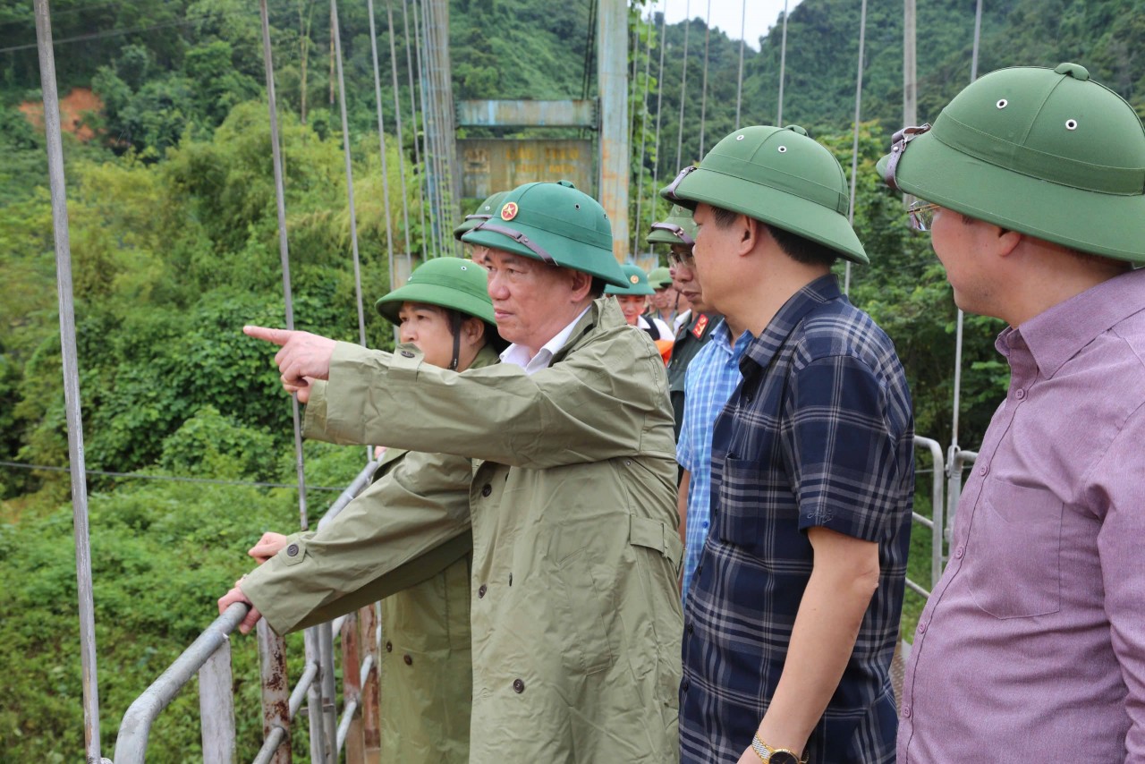 Phó Thủ tướng Hồ Đức Phớc kiểm tra, chỉ đạo khắc phục hậu quả mưa lũ tại Bắc Kạn