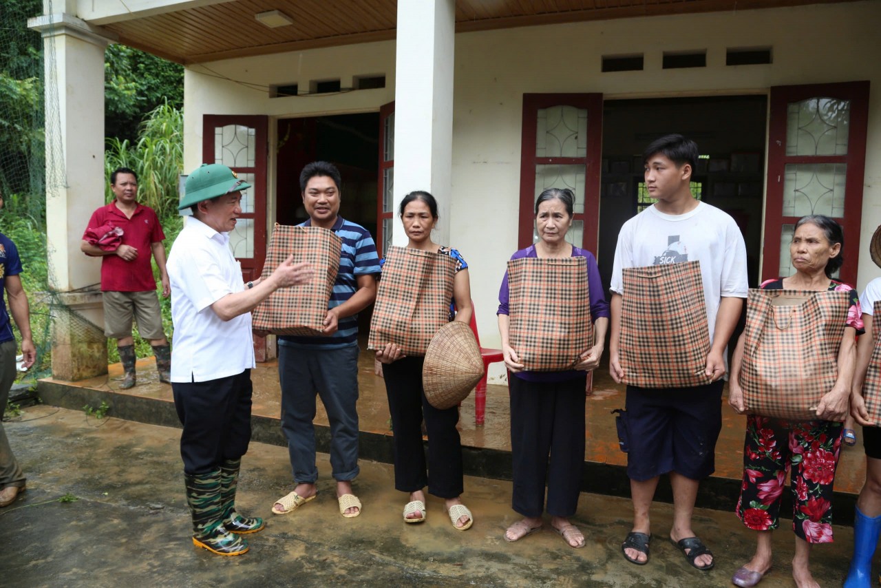 Phó Thủ tướng Hồ Đức Phớc kiểm tra, chỉ đạo khắc phục hậu quả mưa lũ tại Bắc Kạn