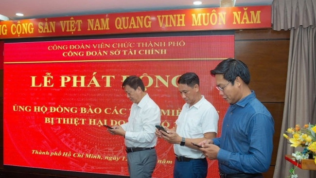 Công đoàn Sở Tài chính TP. Hồ Chí Minh đóng góp hỗ trợ đồng bào bị thiệt hại do bão lũ