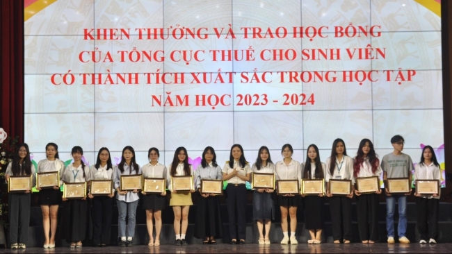 683 sinh viên khoa Thuế và Hải quan xếp loại học tập giỏi và xuất sắc