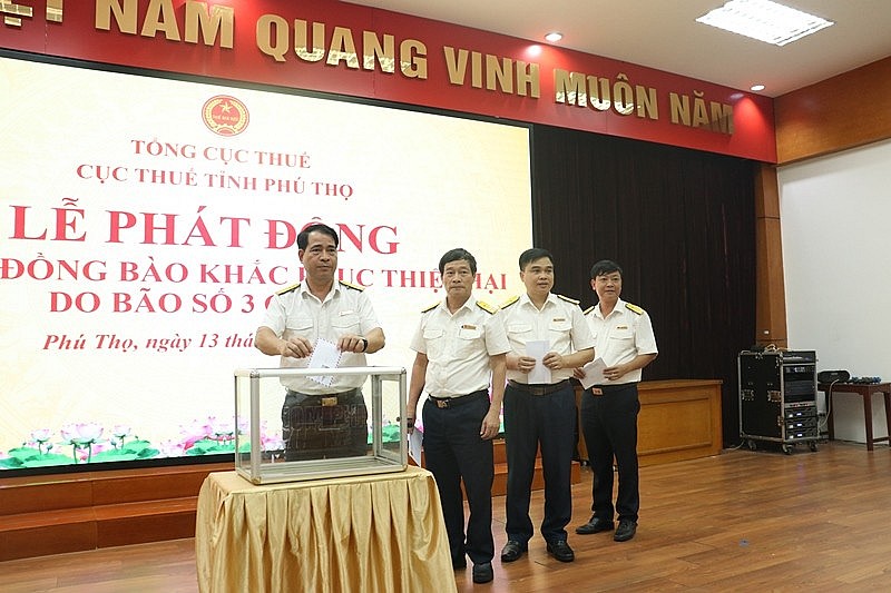 Cục Thuế Phú Thọ quyên góp 200 triệu đồng ủng hộ đồng bào bị bão lũ