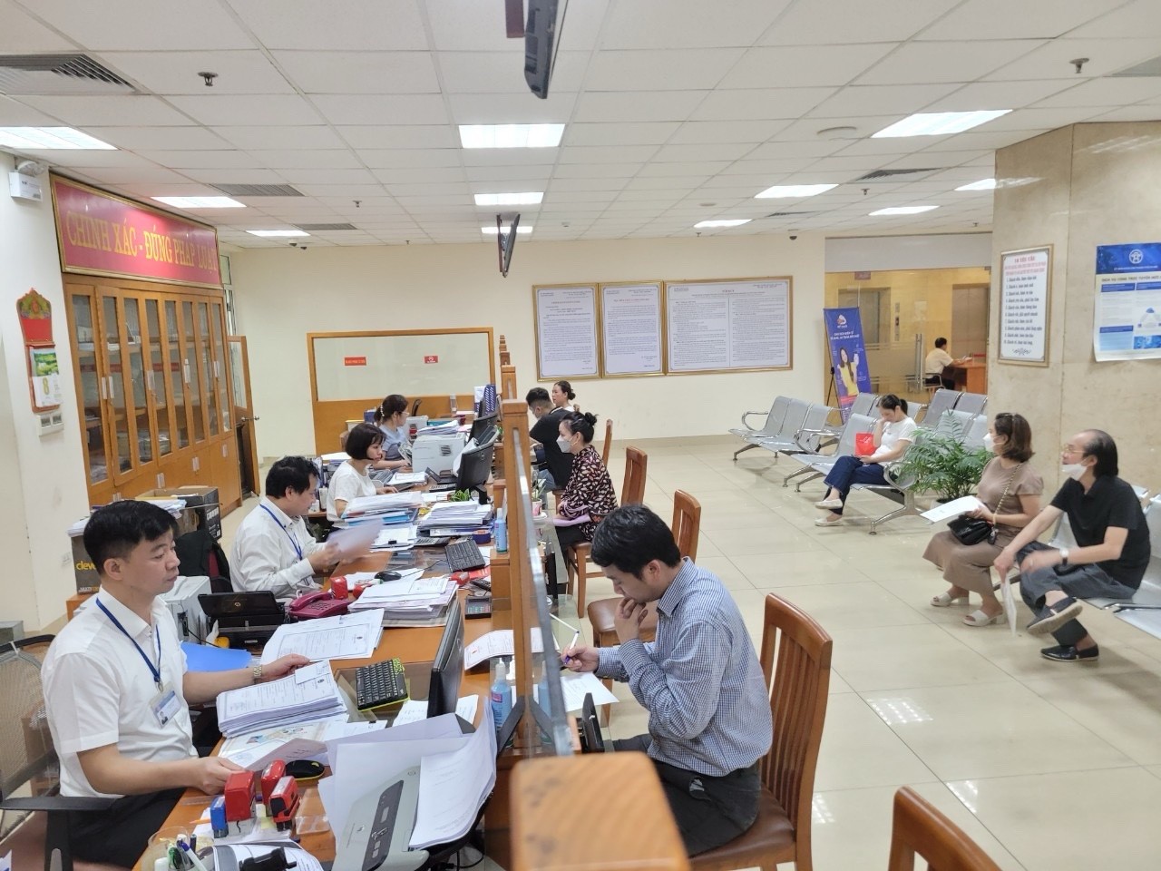 Hà Nội sẽ thí điểm và thành lập Trung tâm phục vụ hành chính công, hướng đến người dân, doanh nghiệp