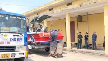 Xuất cấp, bàn giao xuồng phục vụ cứu nạn, cứu hộ tại tỉnh Cao Bằng