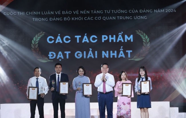 Trao giải Cuộc thi chính luận về bảo vệ nền tảng tư tưởng của Đảng trong Khối các cơ quan Trung ương