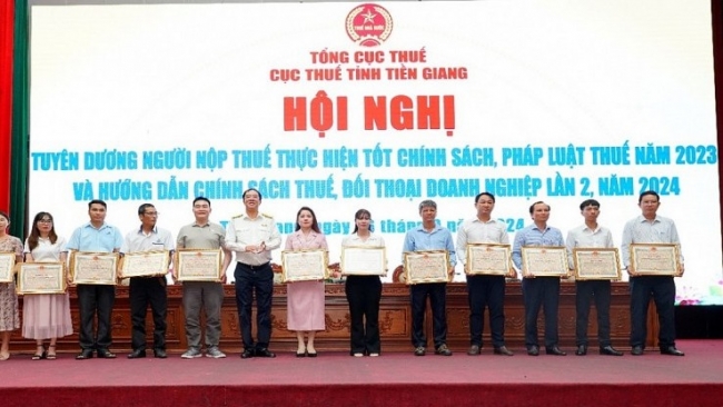 Cục Thuế tỉnh Tiền Giang tuyên dương, đối thoại người nộp thuế