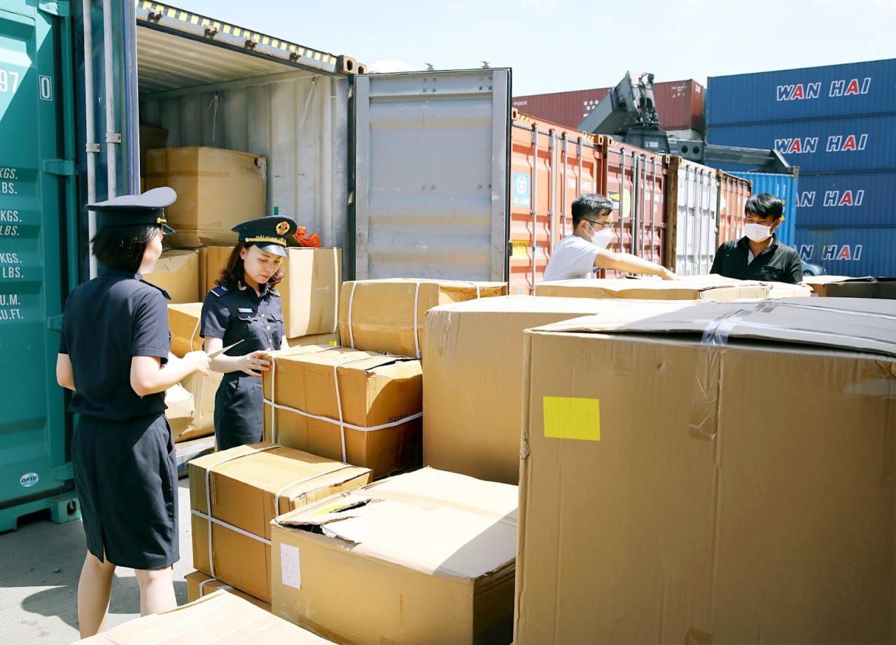 Buôn lậu diễn biến phức tạp, gia tăng các vụ việc vi phạm có dấu hiệu hình sự Buôn lậu diễn biến phức tạp, gia tăng các vụ việc vi phạm có dấu hiệu hình sự