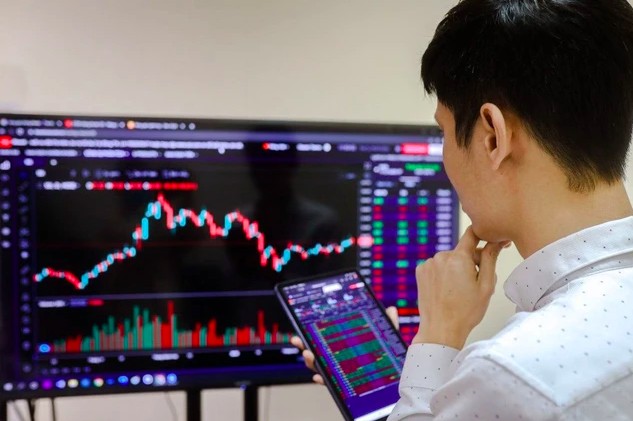 Chứng khoán ngày 28/4: Dòng tiền nghỉ lễ sớm, VN-Index điều chỉnh giảm nhẹ