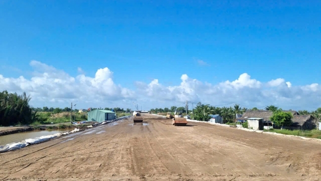 Giải bài toán vật liệu đắp nền cao tốc Đồng bằng sông Cửu Long