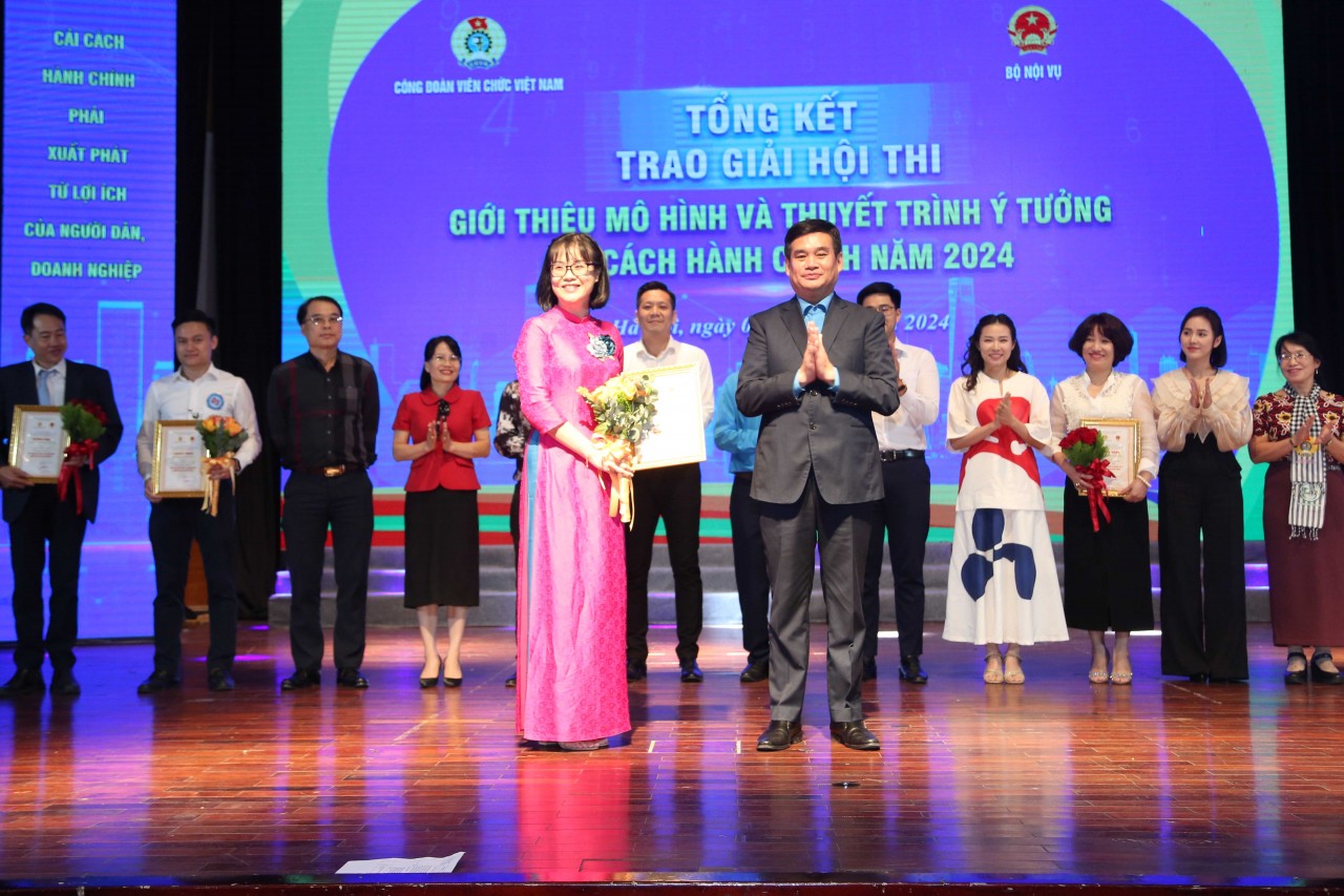 Công đoàn Bộ Tài chính dự hội thi "Giới thiệu mô hình và thuyết minh ý tưởng cải cách hành chính" năm 2024 Công đoàn Bộ Tài chính dự hội thi "Giới thiệu mô hình và thuyết minh ý tưởng cải cách hành chính" năm 2024