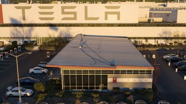 Giá trị vốn hóa của Tập đoàn Tesla vượt 1.000 tỷ USD