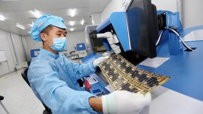 Vietnam sees opportunities to attract investments in electronics support industries