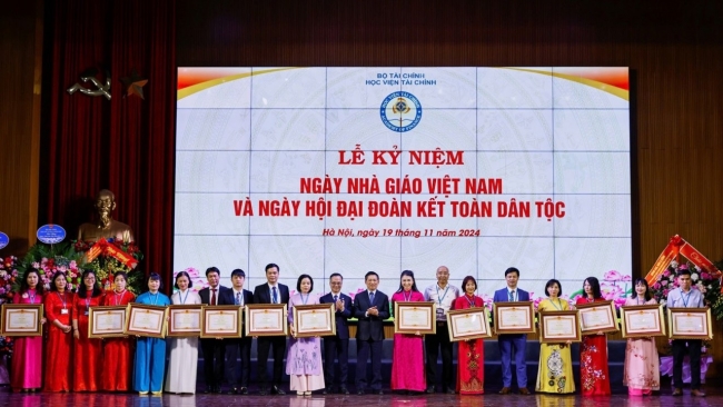 Lãnh đạo Mặt trận Tổ quốc Việt Nam, Chính phủ dự lễ kỷ niệm Ngày Nhà giáo Việt Nam và Ngày hội Đại đoàn kết toàn dân tộc tại Học viện Tài chính