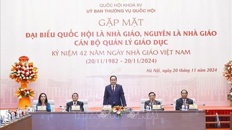 Chủ tịch Quốc hội: Tôn vinh, bảo vệ, tạo môi trường thuận lợi để nhà giáo làm việc