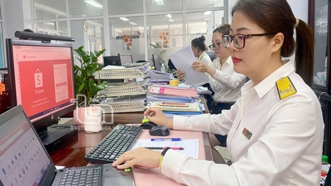 Bán hàng qua nền tảng thương mại điện tử, khai nộp thuế thế nào?