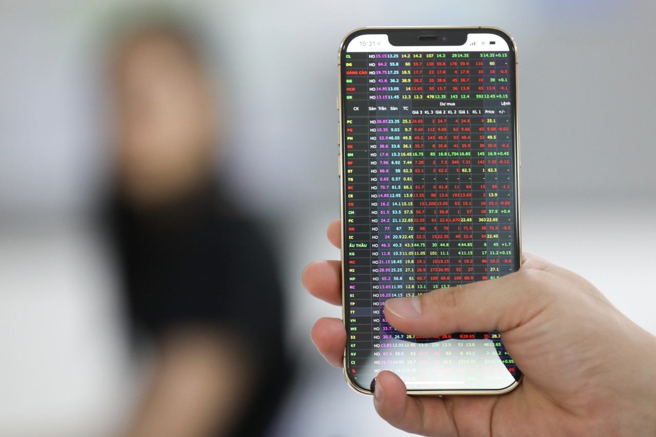 Chứng khoán ngày 20/2: VN-Index giữ vững sắc xanh, NVL bất ngờ tăng trần Chứng khoán ngày 20/2: VN-Index giữ vững sắc xanh, NVL bất ngờ tăng trần