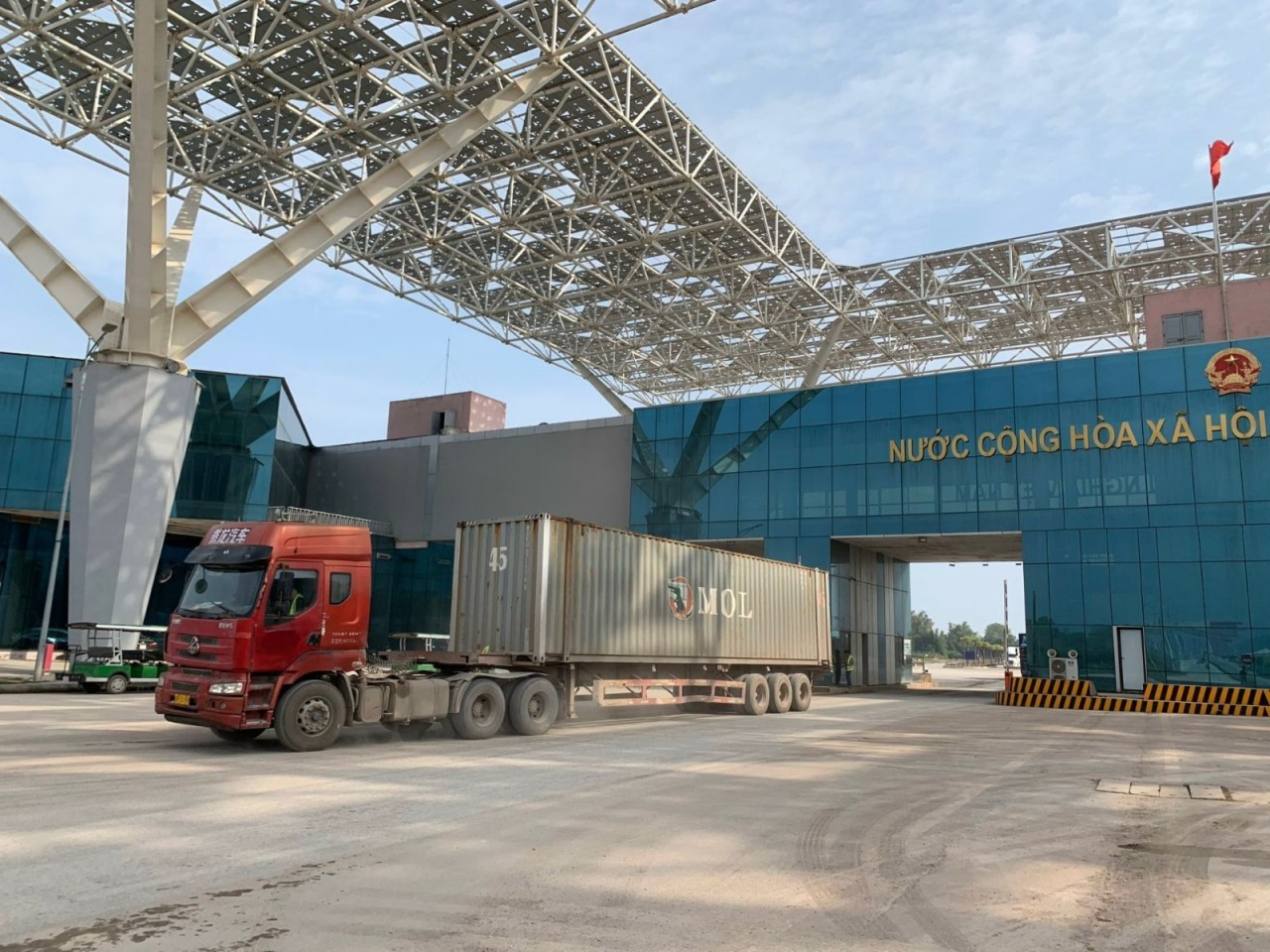 Hoạt động XNK qua cửa khẩu Móng Cái, Quảng Ninh