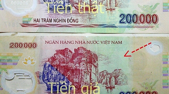 Ngân hàng báo công an nếu phát hiện 5 tờ tiền giả trong một giao dịch