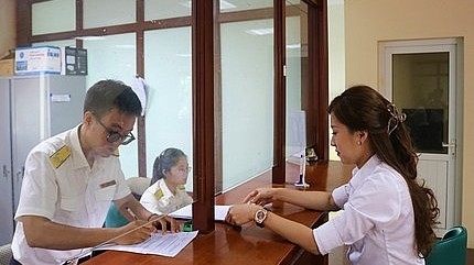 Chuyển sang chi nhánh khác có tính là thu nhập 2 nơi?