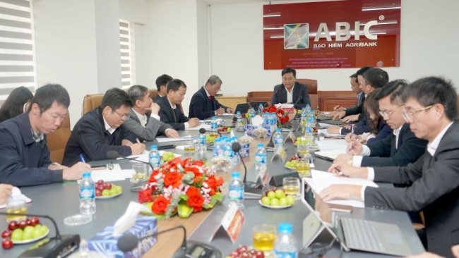 Lãnh đạo Agribank làm việc tại Công ty Cổ phần Bảo hiểm Ngân hàng Nông nghiệp