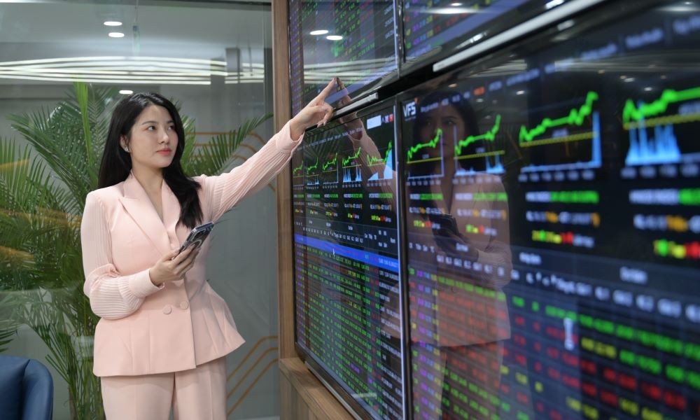 Thị trường chứng khoán tháng 2 khởi sắc, nhiều nhóm ngành bứt phá mạnh Chứng khoán ngày 28/10: VN-Index đảo chiều bật tăng mạnh cuối phiên