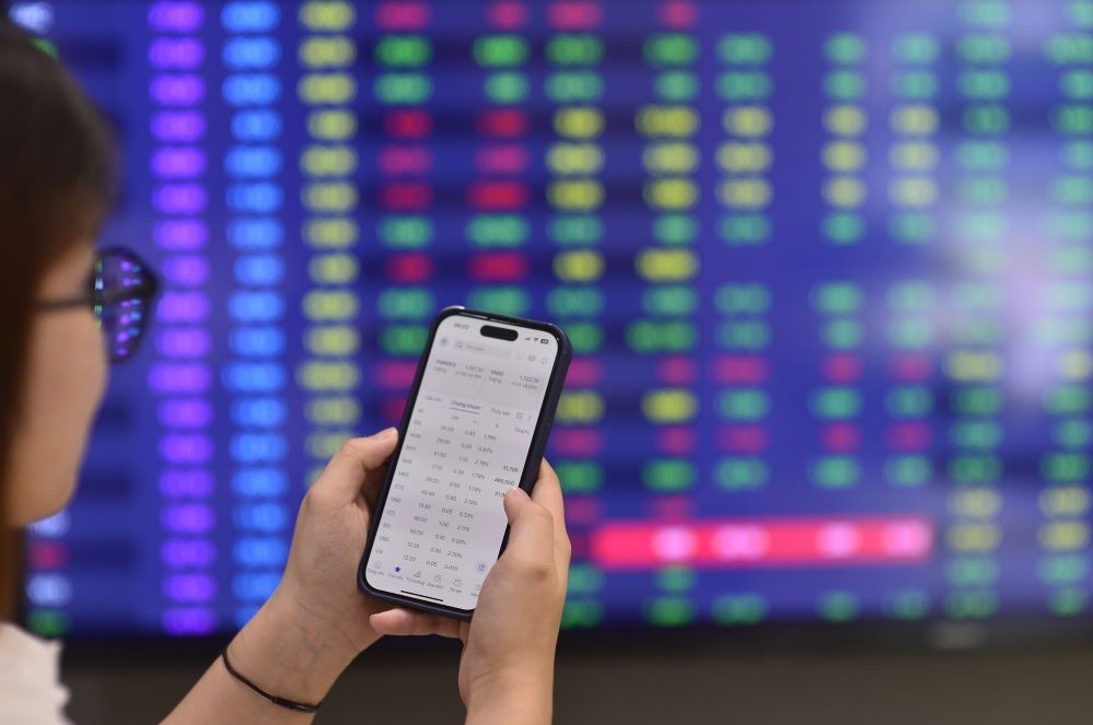 Chứng khoán ngày 5/3: VN-Index điều chỉnh, thị trường thiên về nhịp tích lũy