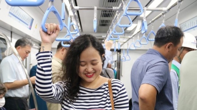 Áp dụng công nghệ ''chạm để đi'' trên tuyến Metro số 1 TP. Hồ Chí Minh