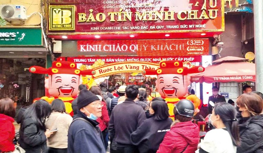 Cơn sốt giá vàng chưa hạ nhiệt song nhiều rủi ro