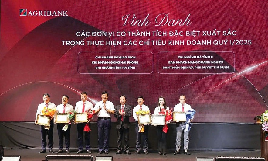 Agribank lấy khách hàng làm trung tâm chuyển đổi số