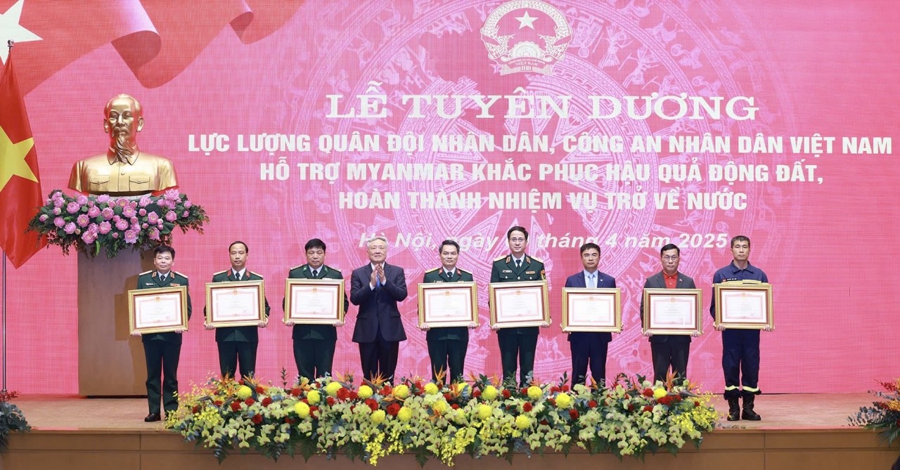 Thủ tướng Chính phủ tặng Bằng khen cho hãng hàng không Vietjet về thành tích tham gia cứu nạn, cứu hộ giúp nước bạn Myanmar