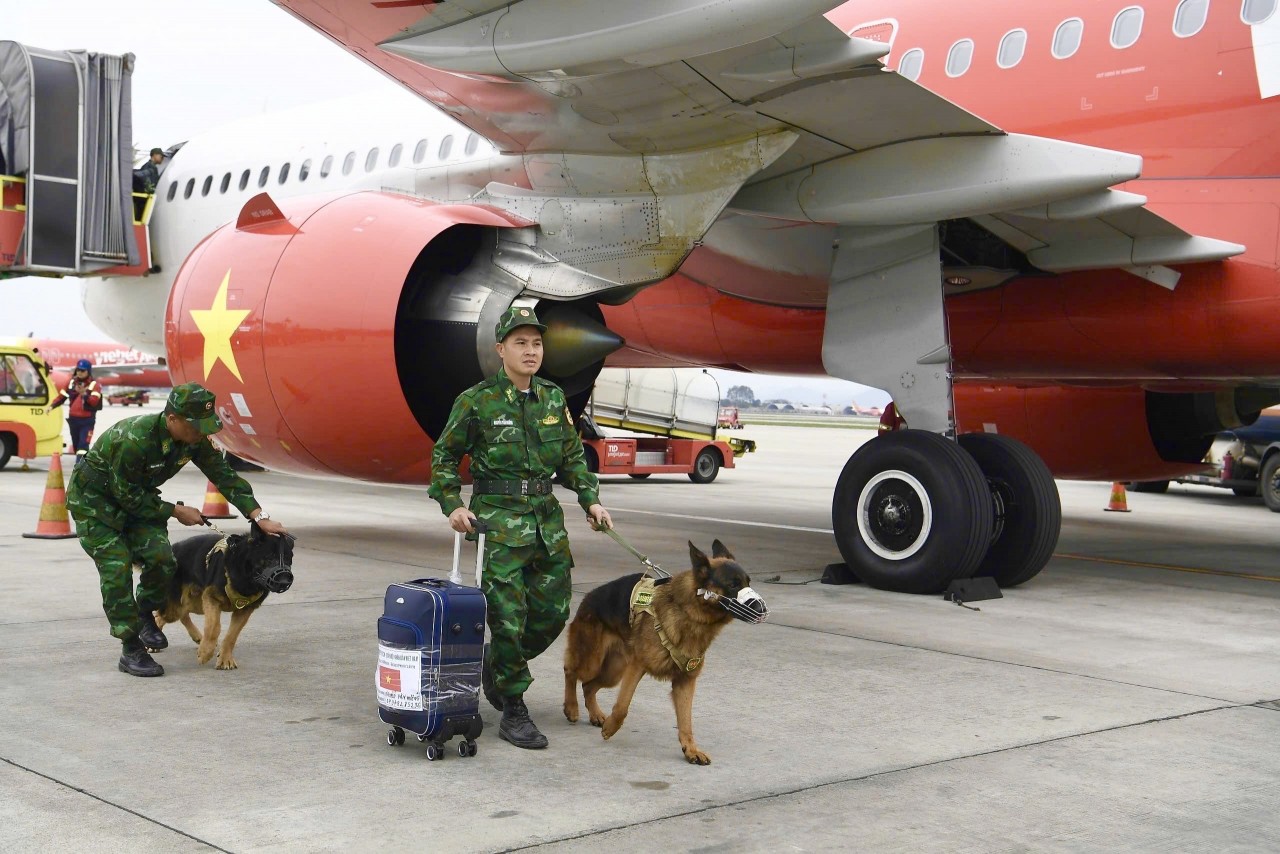 Thủ tướng Chính phủ tặng Bằng khen cho hãng hàng không Vietjet về thành tích tham gia cứu nạn, cứu hộ giúp nước bạn Myanmar