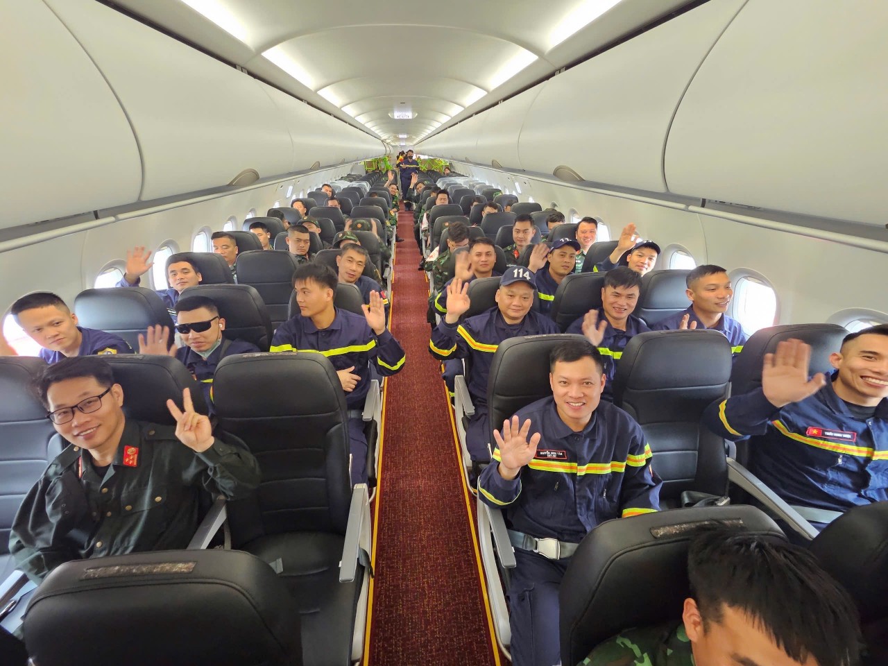 Thủ tướng Chính phủ tặng Bằng khen cho hãng hàng không Vietjet về thành tích tham gia cứu nạn, cứu hộ giúp nước bạn Myanmar