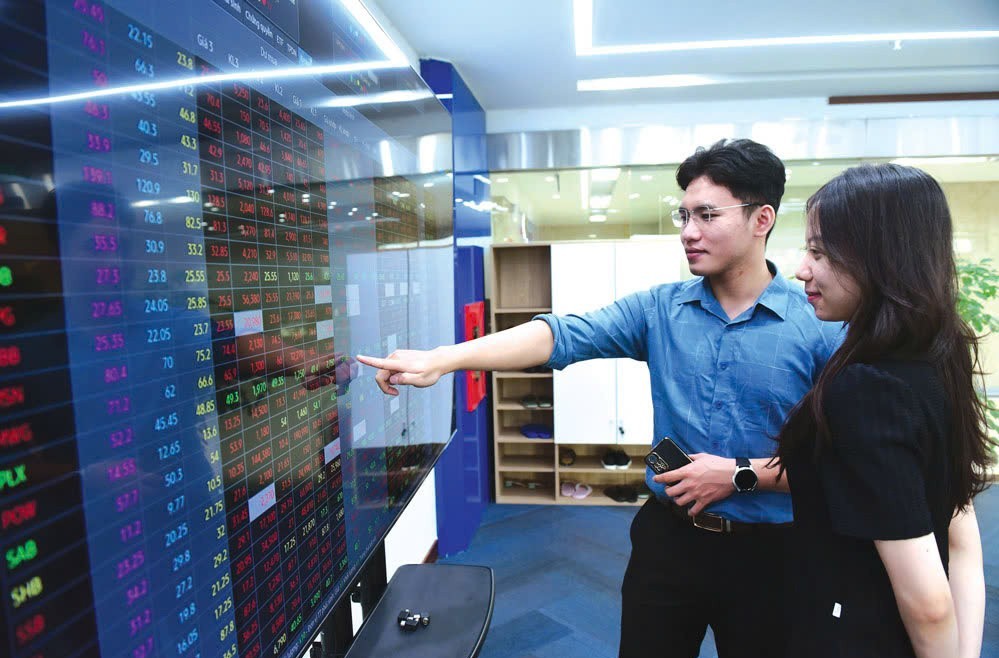 Chứng khoán ngày 25/4: Lực cầu xuất hiện cuối phiên, VN-Index tăng điểm phiên thứ ba liên tiếp