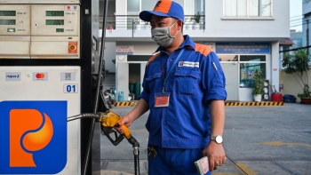 Ngày 18/4: Giá xăng dầu trong nước giảm 2 lần liên tiếp, thế giới tiếp đà tăng