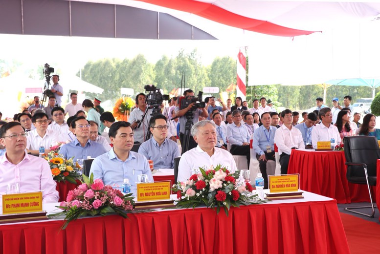 TRỰC TIẾP: Thủ tướng chủ trì lễ khởi công, khánh thành 80 công trình, dự án lớn kỷ niệm 50 năm Giải phóng miền Nam- Ảnh 4.