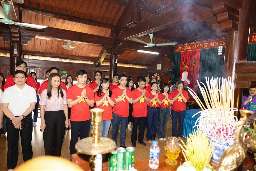 Hành trình về nguồn của Đảng bộ bộ phận Vụ Tổ chức cán bộ