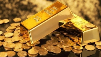 Giá vàng hôm nay (1/5): Thế giới tiếp tục giảm, trong nước vẫn neo ở mốc cao