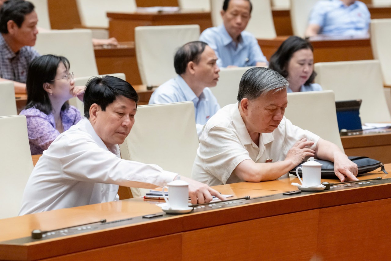 Thông qua Nghị quyết về chính sách đặc biệt trong xây dựng, tổ chức thi hành pháp luật