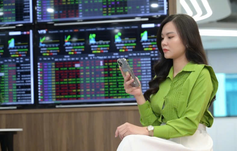 Chứng khoán ngày 30/6: Nhà đầu tư nước ngoài "góp sức", VN-Index chinh phục mốc điểm mới