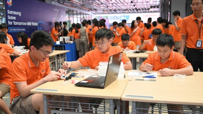 khoi dong cuoc thi samsung solve for tomorrow 2025 khu vuc mien trung