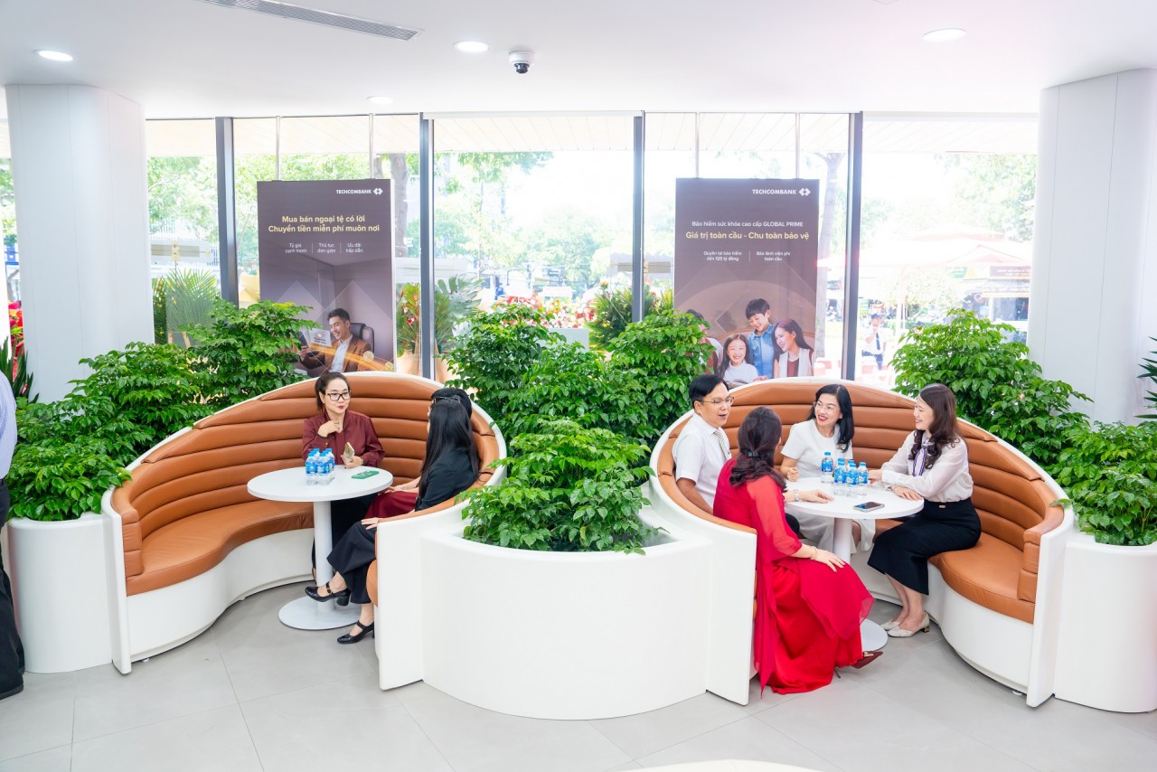 Forbes: Techcombank tiếp tục được khách hàng lựa chọn là Ngân hàng số 1 Việt Nam năm thứ 2 liên tiếp