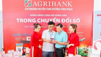 Agribank tích cực cùng cả nước thi đua “Đổi mới sáng tạo, chuyển đổi số” và “Bình dân học vụ số”