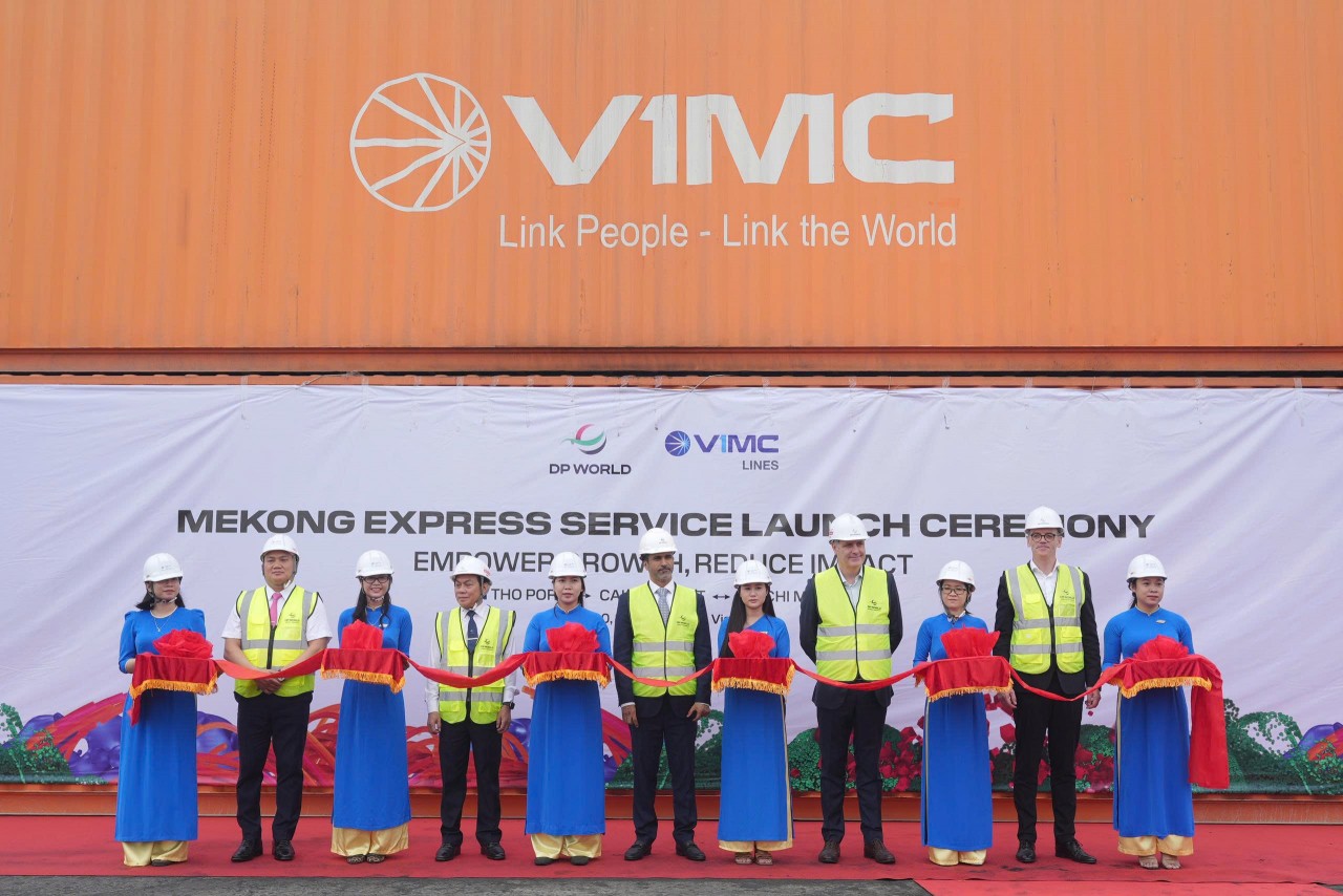 VIMC Lines hợp tác với DP World đưa vào hoạt động tuyến vận tải xanh Mekong Express