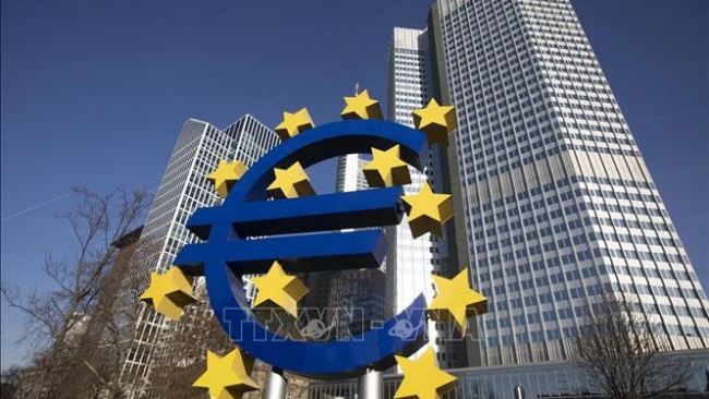 ECB cắt giảm lãi suất