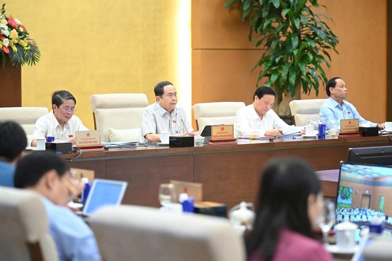 Giữ thẩm quyền của Quốc hội về quyết định quy hoạch sử dụng đất, không gian biển quốc gia